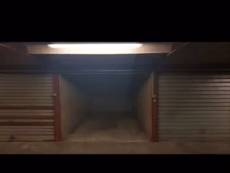 grand garage box a louer vauban