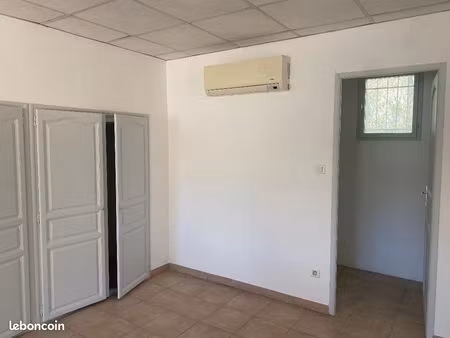 bureaux surface 32 m2 refait à neuf