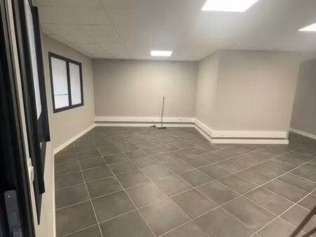 local commercial 60m2