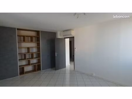 local bureau à venelles