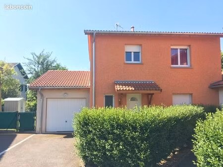 maison avec terrasse et jardin