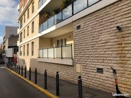 garage double immeuble récent rouet