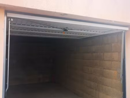 garage box sécurisé à louer / aubagne / porte neuve / accès facile