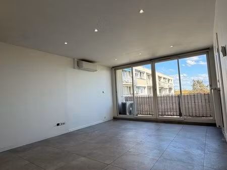 t4 meublé entierement rénové – 67 m² – bron – proche transports – parking