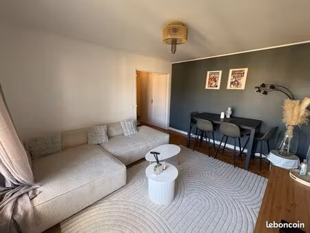 apparemment t2 location