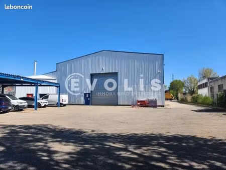 local bureaux 2 140 m²