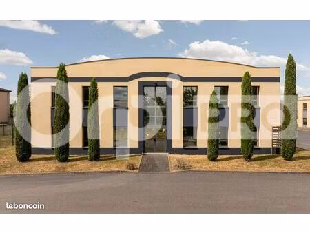 local d'activité 1 440 m²