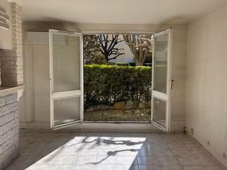 t1 avec terrasse rdc 13008