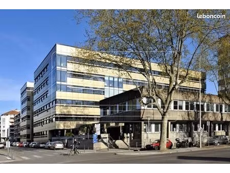 bureaux 1 905 m²