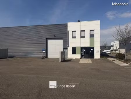 local d'activité 734 m²