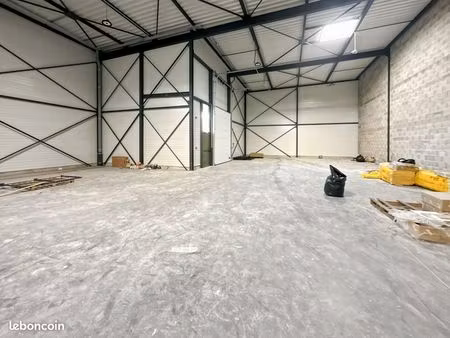 local 540 m² thurins