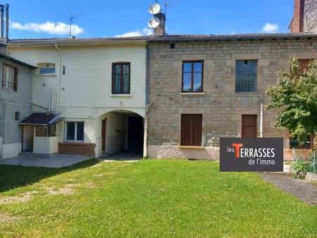 immeuble composé de 5 appartements + 1 dépôt avec terrain