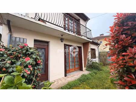 rare aux coteaux maison avec fort potentiel !