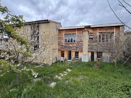 maison atypique avec grange et jardin attenants