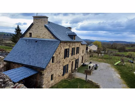 maison en pierre rénovée avec goût