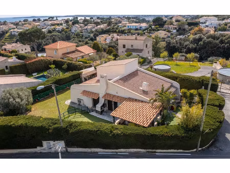 maison saint-laurent-du-var 91 m² t-4 à vendre  899 000 €