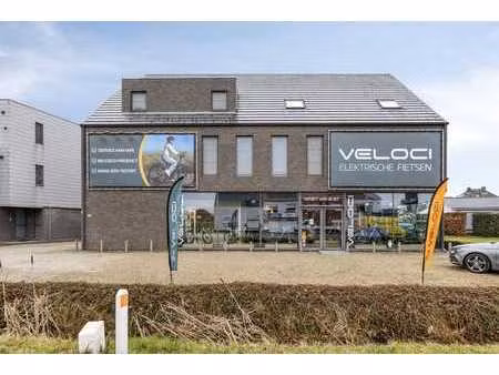 propriété commerciale moderne à vendre sur un emplacement pr