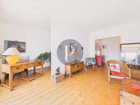 grand studio 52m² avec balcon