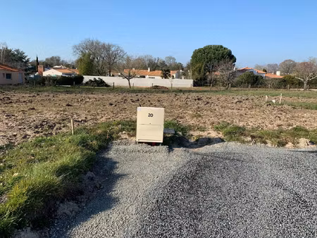 vente terrain à challans (85300) : à vendre / challans