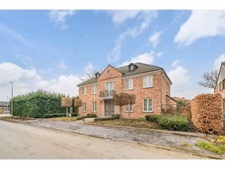 pastorijvilla met praktijkruimte en studio te zonhoven