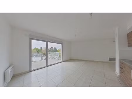 appartement t3 - tranchée avec terrasse et place de parking en sous sol.