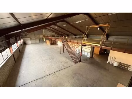 location entrepôt 2 100 m²