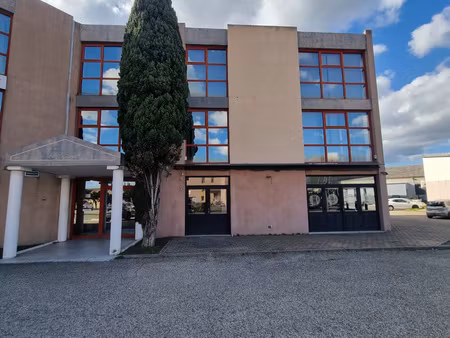 local commercial ou professionnel à arles secteur montmajour