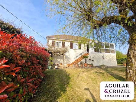 maison lumineuse avec sous-sol total et grand terrain arboré