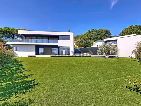 villa de prestige avec vue imprenable sur les alpilles