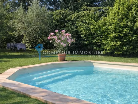 peripherie uzes : maison de charme p5 avec piscine et jardin