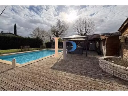 maison avec piscine et pool house