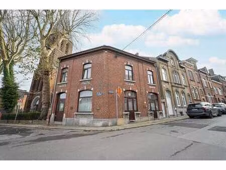 bel immeuble comprenant 2 unités (partie prof. et un apparte