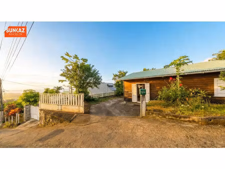 a vendre- maison f4- vue dégagée- a 4 minutes du centre ville.