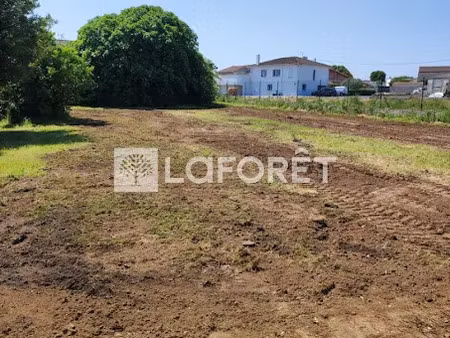 vente terrain 942 m² à saintes (17100)  118 900 €