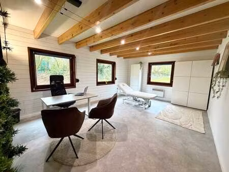 cabinet – 24 m² + salle d'attente + communs + parking