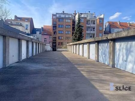 box de garage idéalement situé – chaussée d’alsemberg