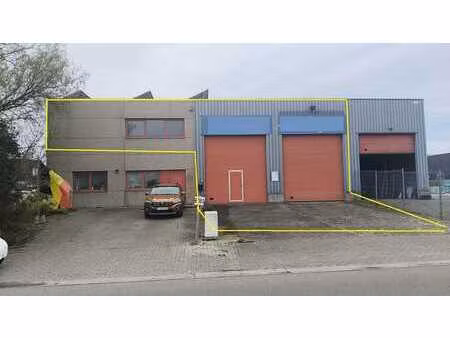 entrepôt 1638m² à louer  4 façades  nivelles