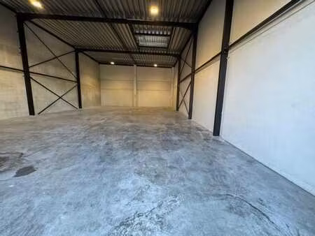 a louer - entrepôt avec showroom de 266 m²