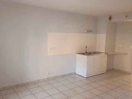 location appartement 2 pièces à gouézec (29190) : à louer 2 pièces / 32m² gouézec
