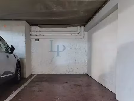 vente parking 12 m² à paris 8ème (75008)  47 000 €