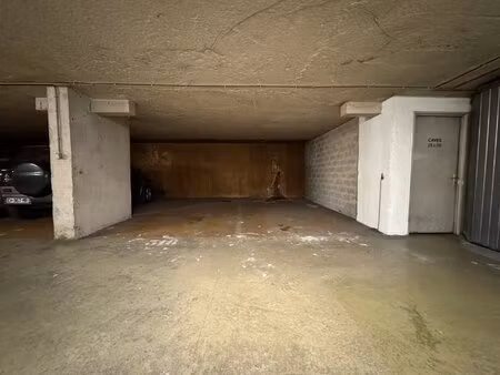 nice - dubouchage - place de parking sécurisée