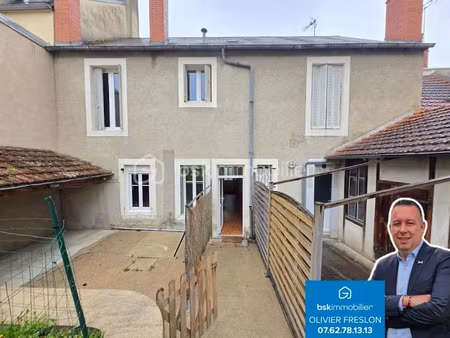 vente immeuble 6 pièces 143 m² à la guerche-sur-l'aubois (18150)  126 000 €