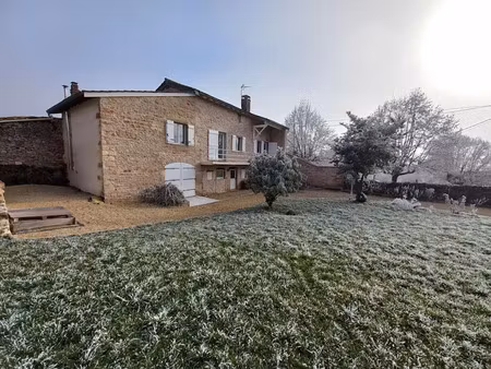 location meublée appartement 1 pièce 37 m² à la roche-vineuse (71960)  550 €