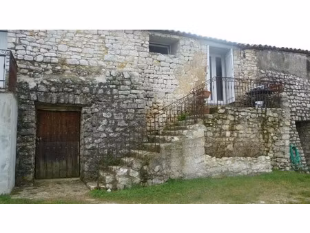 location appartement 2 pièces 43 m² à ginasservis (83560)  597 €