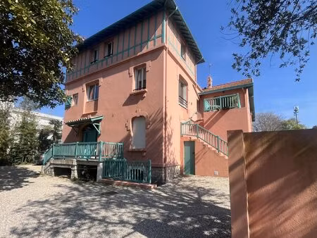 biarritz- charmant appartement rénové avec par parking