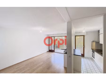 location appartement  m² t-3 à collonges-sous-salève  1 650 €