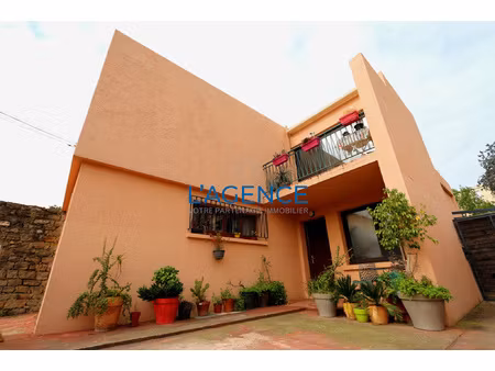 appartement 5 pièces de 146m2 habitables au premier et dern