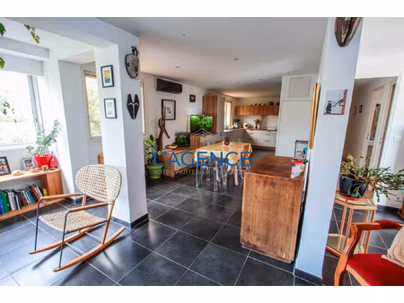 appartement 5 pièces de 146m2 habitables au premier et dern