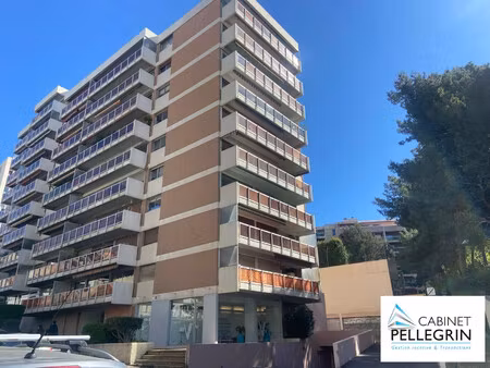 t4/5 avec terrasse  place de parking et cave