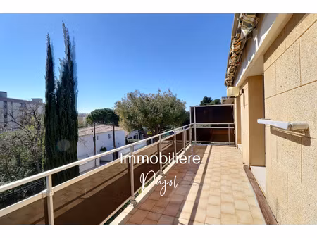 t4 avec terrasse et box de garage